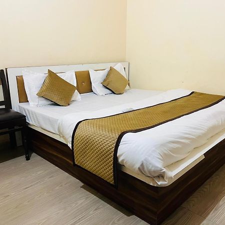 Hotel Shyam Sarover And Restaurant Ringas Ngoại thất bức ảnh