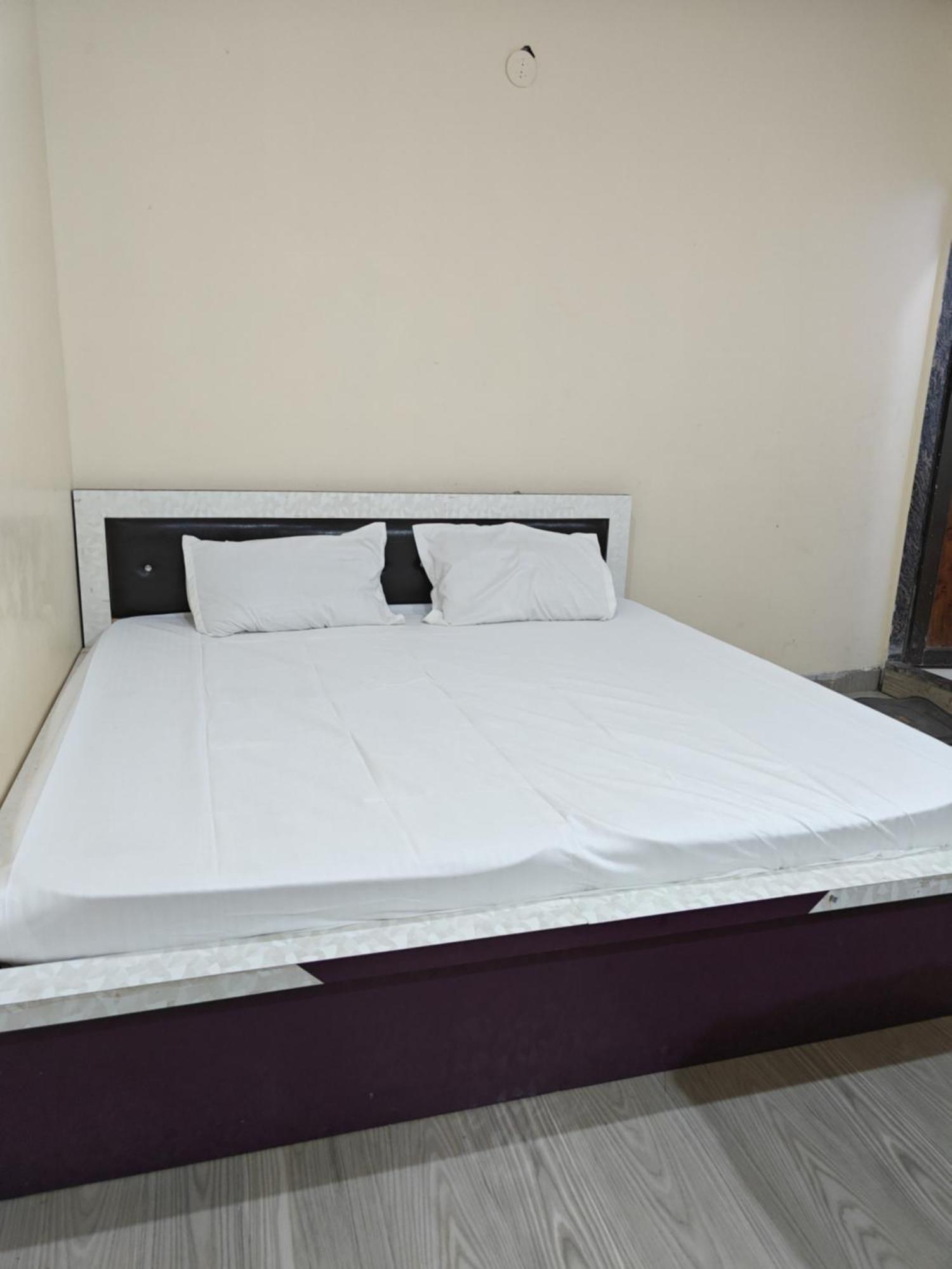Hotel Shyam Sarover And Restaurant Ringas Phòng bức ảnh