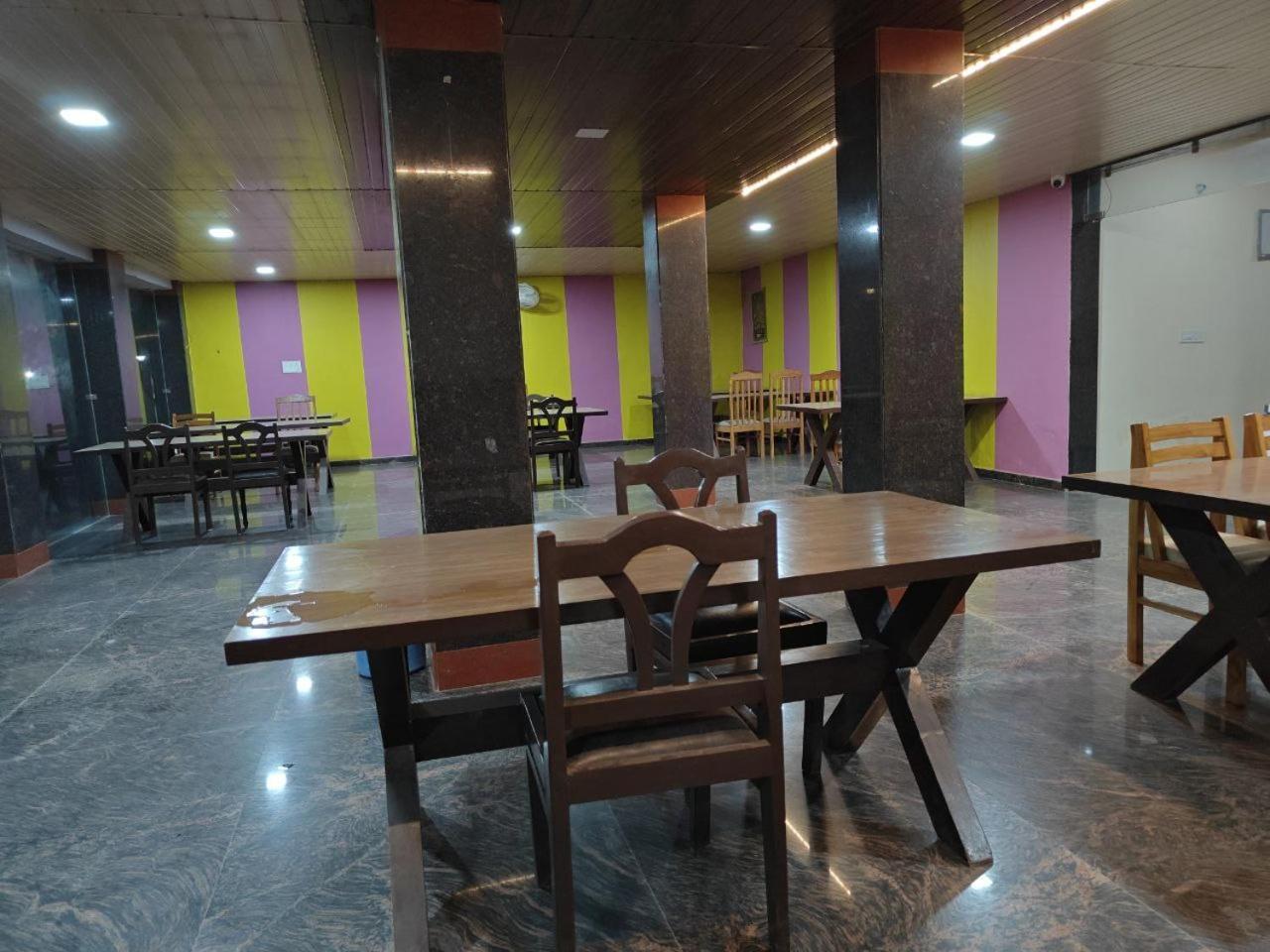 Hotel Shyam Sarover And Restaurant Ringas Ngoại thất bức ảnh